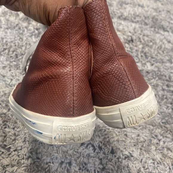 Converse women’s leather upper brown beige high top size 5 snake type texture - Picture 6 of 10